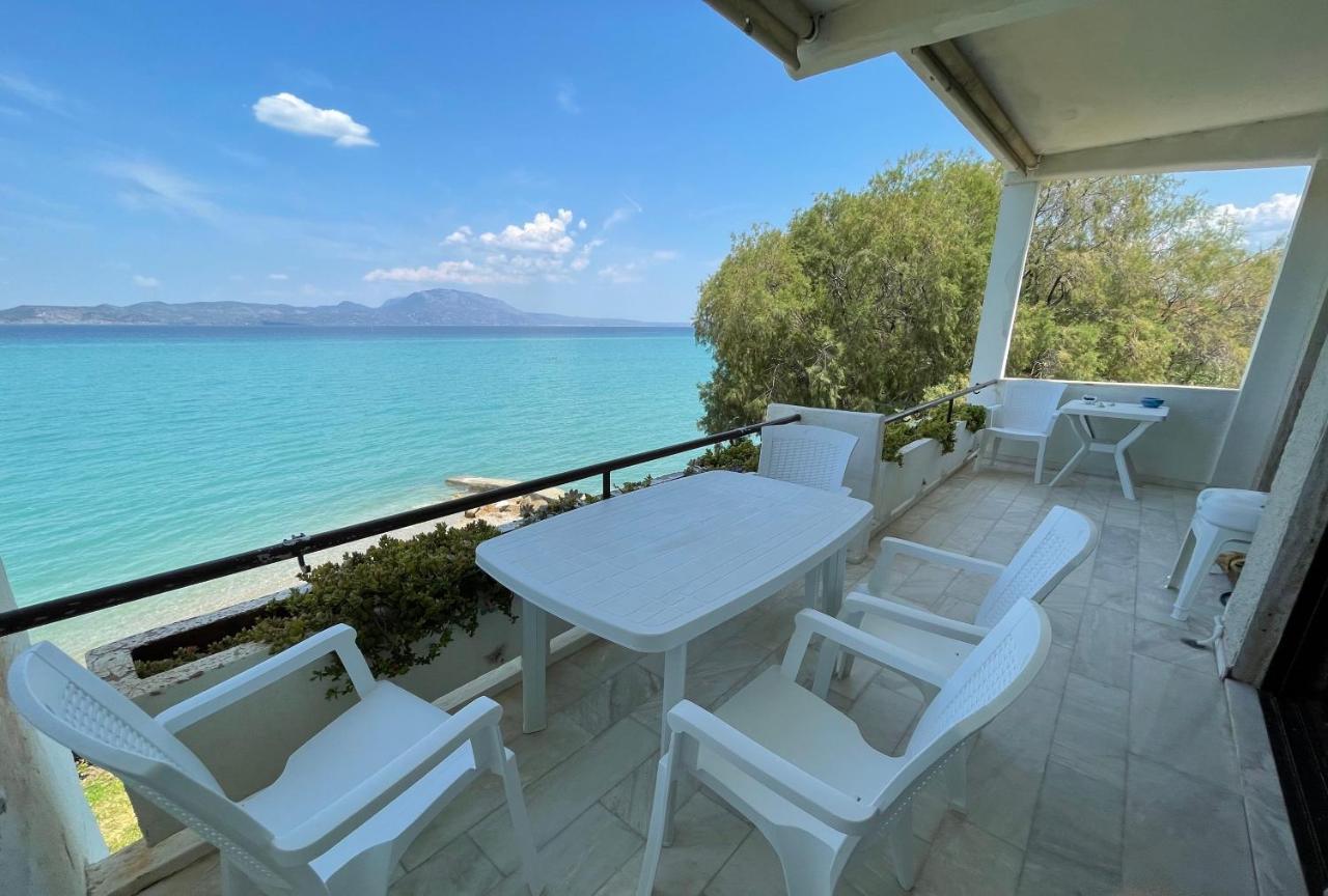 Stunning Beachfront Apartment Stratos Nerántza Exteriér fotografie