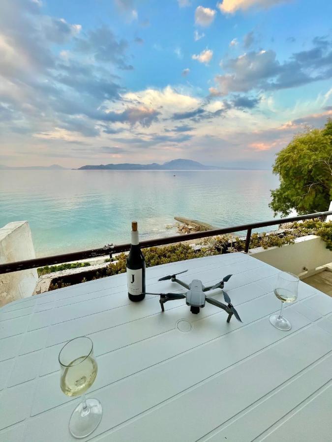 Stunning Beachfront Apartment Stratos Nerántza Exteriér fotografie