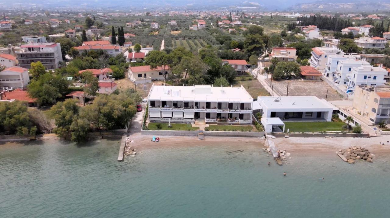 Stunning Beachfront Apartment Stratos Nerántza Exteriér fotografie