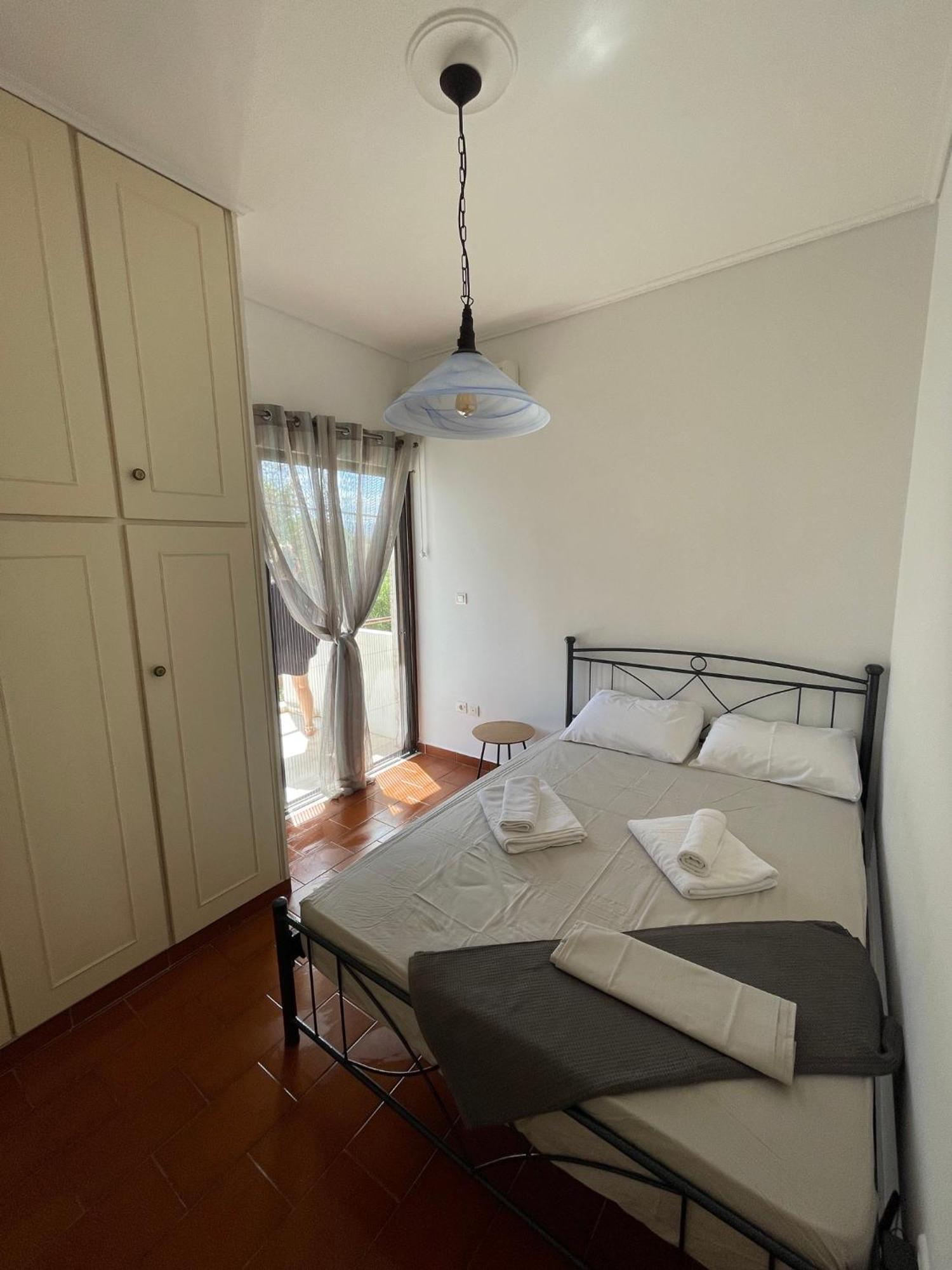 Stunning Beachfront Apartment Stratos Nerántza Exteriér fotografie